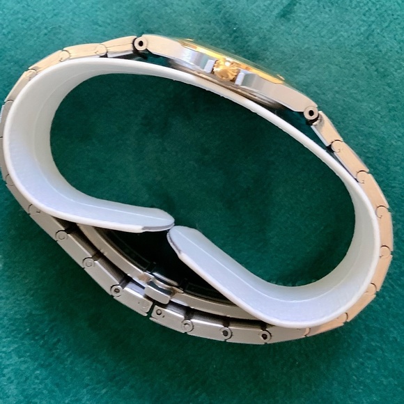 Movado watch - Picture 6 of 7